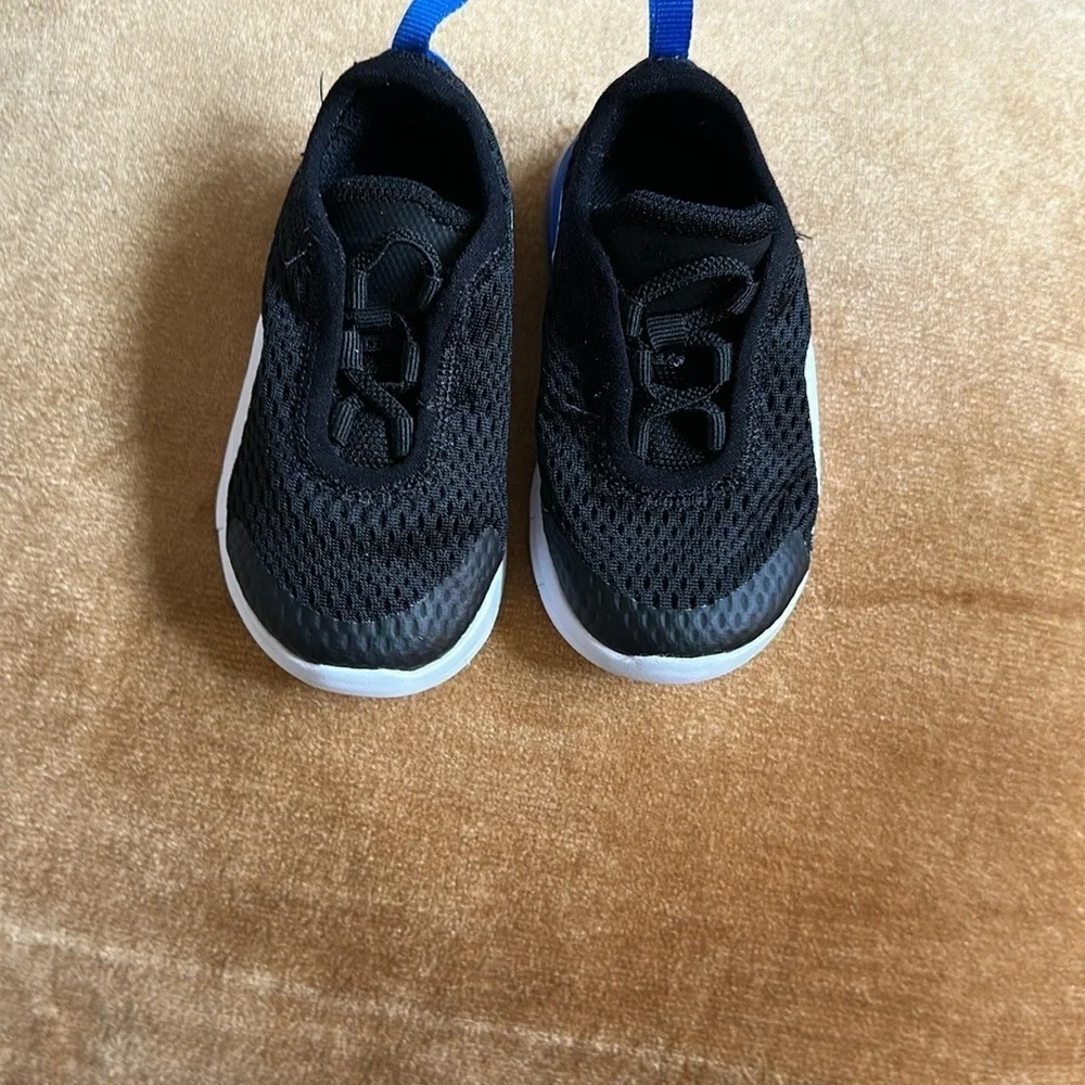 Nike Black and Blue Sneakers with Elastic Laces and Breathable Mesh